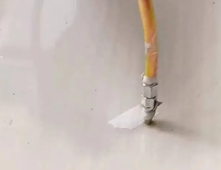 宜良瓷砖空鼓维修公司专业解答在瓷砖铺贴过程中，如果使用的砂料过粗（如全部使用了粗砂），可能会导致以下问题