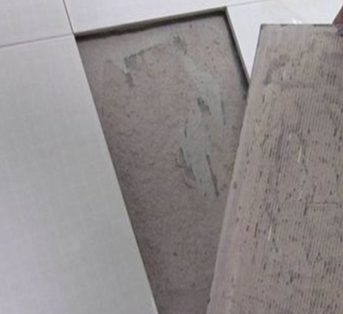 宜良瓷砖空鼓维修公司分享瓷砖铺贴时如果打浆（即涂抹在瓷砖背面和基层上的砂浆或瓷砖胶）过少，会带来以下问题